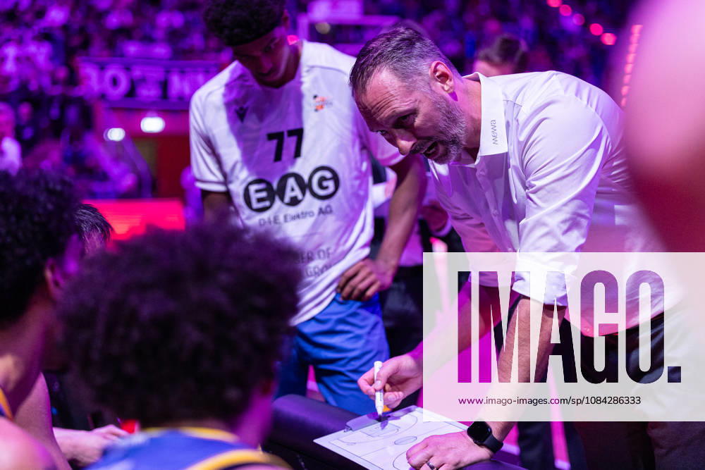 EasyCredit Basketball Bundesliga, Telekom Baskets Bonn vs. Science City Jena, October 9, 2026: Steven Esterkamp, Science City Jena head coach, during a timeout. easyCredit Basketball Bundesliga, Telekom Baskets Bonn vs. Science City Jena, October 9, 2026, Telekom Dome Bonn