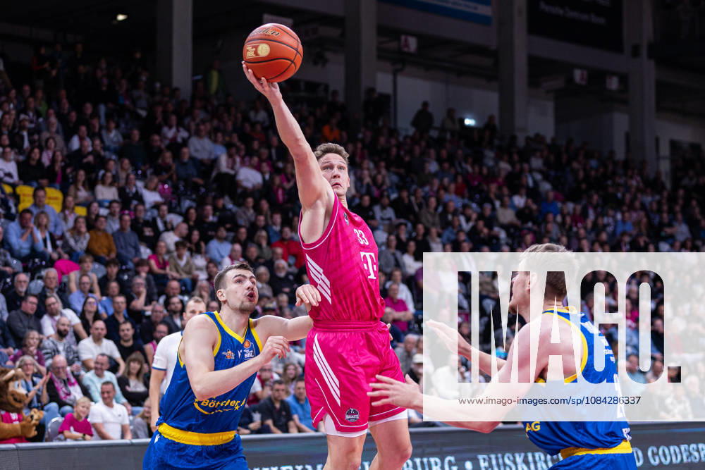 EasyCredit Basketball Bundesliga, Telekom Baskets Bonn vs. Science City Jena, October 9, 2026 Patrick Heckmann of Telekom Baskets Bonn scores 33 points with his long arm easyCredit Basketball Bundesliga, Telekom Baskets Bonn vs. Science City Jena, October 9, 2026, Telekom Dome Bonn