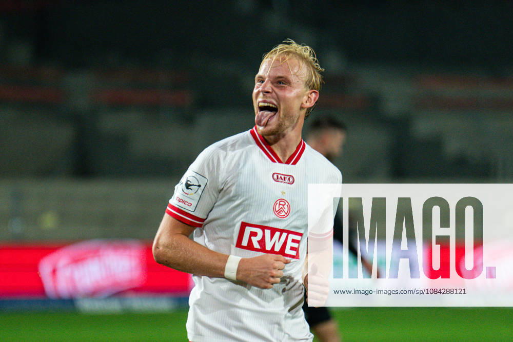 3rd Division, Matchday 8, SC Preußen Münster vs. Rot-Weiss Essen at the LVM Preußenstadion—the goal that tied the game at 2–2, with Ben Hüning of Essen celebrating here. IMPORTANT NOTICE: In accordance with DFB and DFL regulations, it is prohibited to use or allow the use of photographs taken in the stadium and or during the game in the form of sequential images and or video-like photo series