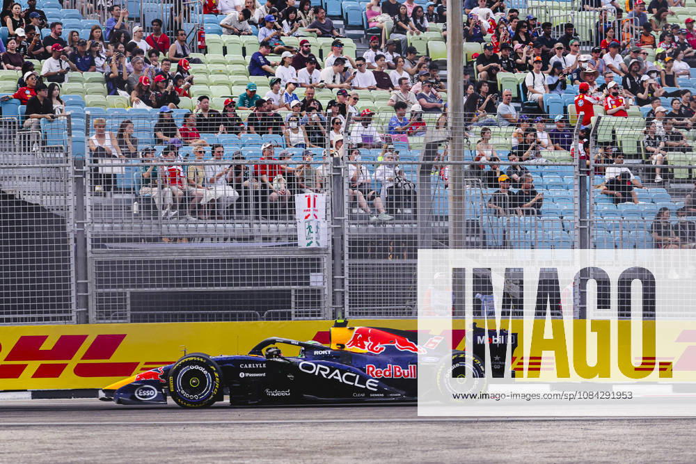 ISACK HADJAR of Oracle Red Bull Racing sets the eighth-fastest lap time during FP1 of the 2026 Formula 1 Singapore Grand Prix at Marina Bay Street Circuit in Singapore. Singapore Singapore - ZUMAh201 20261009_zsp_h201_021