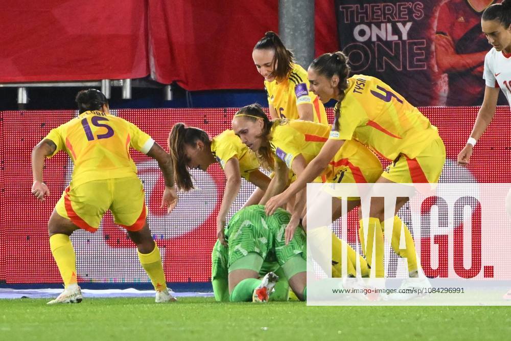 Belgium v Poland - FIFA Women s World Cup 2027 UEFA Qualifiers LEUVEN, BELGIUM - OCTOBER 09 : Seynhaeve Lowiese goalkeeper of Belgium stops a penalty during the FIFA Women s World Cup 2027 UEFA European Qualifiers play-offs round 1 path 2 first leg match between Belgium and Poland on October 9, 2026 in Leuven, Belgium, 09 10 2026 Leuven Belgium