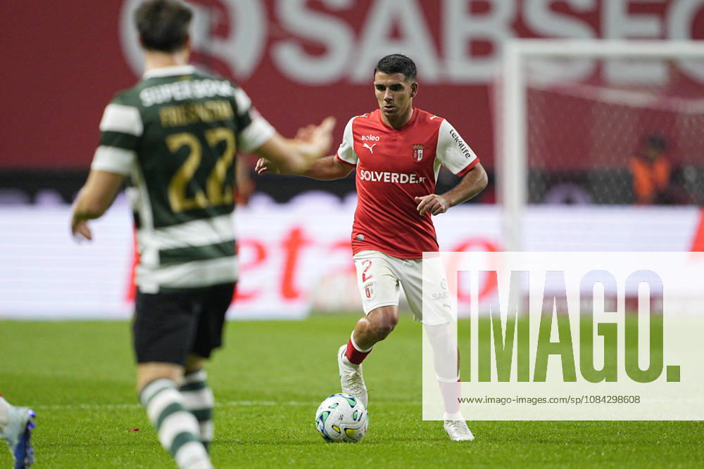 Victor Gomez of SC Braga controls the ball during the match between SC Braga v Sporting CP at Estádio Municipal de Braga on October 9, 2026 in Braga, Portugal (Photo by Pedro Loureiro Sports Press Photo SPP)