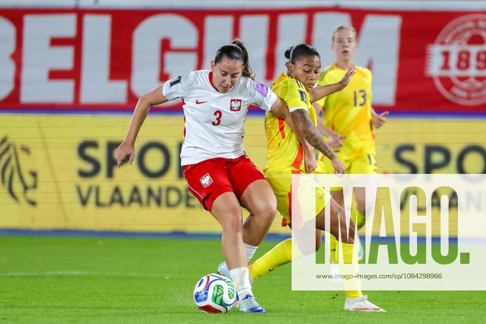 SOCCER WOMEN UEFA BELGIUM VS POLAND Wiktoria Zieniewicz (3) of Poland and Mariam Toloba (15) of Belgium pictured during a women football game between the national teams of Belgium , called the Red Flames , and Poland on Round 1 of Play Offs, first leg of the 2026-27 UEFA Women s European Qualifiers competition , on Saturday 9 October 2026 in Leuven , BELGIUM . PHOTO SPORTPIX Sevil OKTEM Leuven Den Dreef BELGIUM