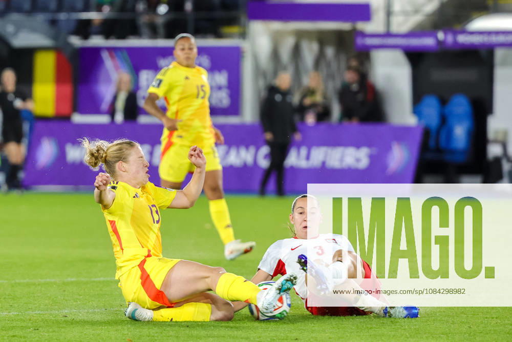 SOCCER WOMEN UEFA BELGIUM VS POLAND Elena Dhont (13) of Belgium is blocked by Wiktoria Zieniewicz (3) of Poland during a women football game between the national teams of Belgium , called the Red Flames , and Poland on Round 1 of Play Offs, first leg of the 2026-27 UEFA Women s European Qualifiers competition , on Friday 9 October 2026 in Leuven , BELGIUM . PHOTO SPORTPIX Sevil OKTEM Leuven Den Dreef BELGIUM