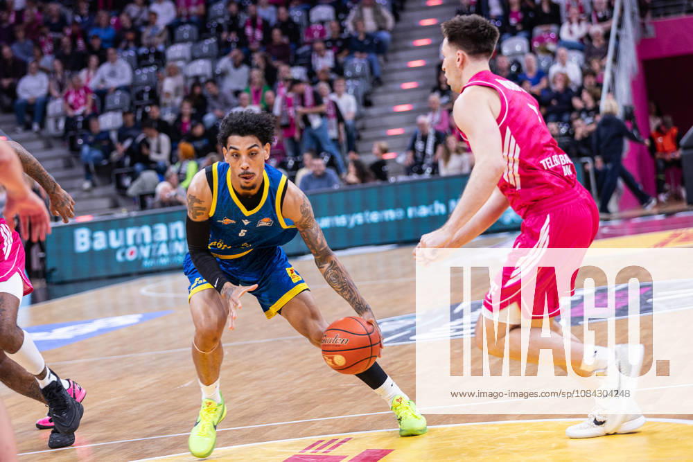 EasyCredit Basketball Bundesliga, Telekom Baskets Bonn vs. Science City Jena, October 9, 2026: Terrence Edwards (Science City Jena) 5 and Grayson Murphy (Telekom Baskets Bonn) 7; easyCredit Basketball Bundesliga, Telekom Baskets Bonn vs. Science City Jena, October 9, 2026, Telekom Dome Bonn