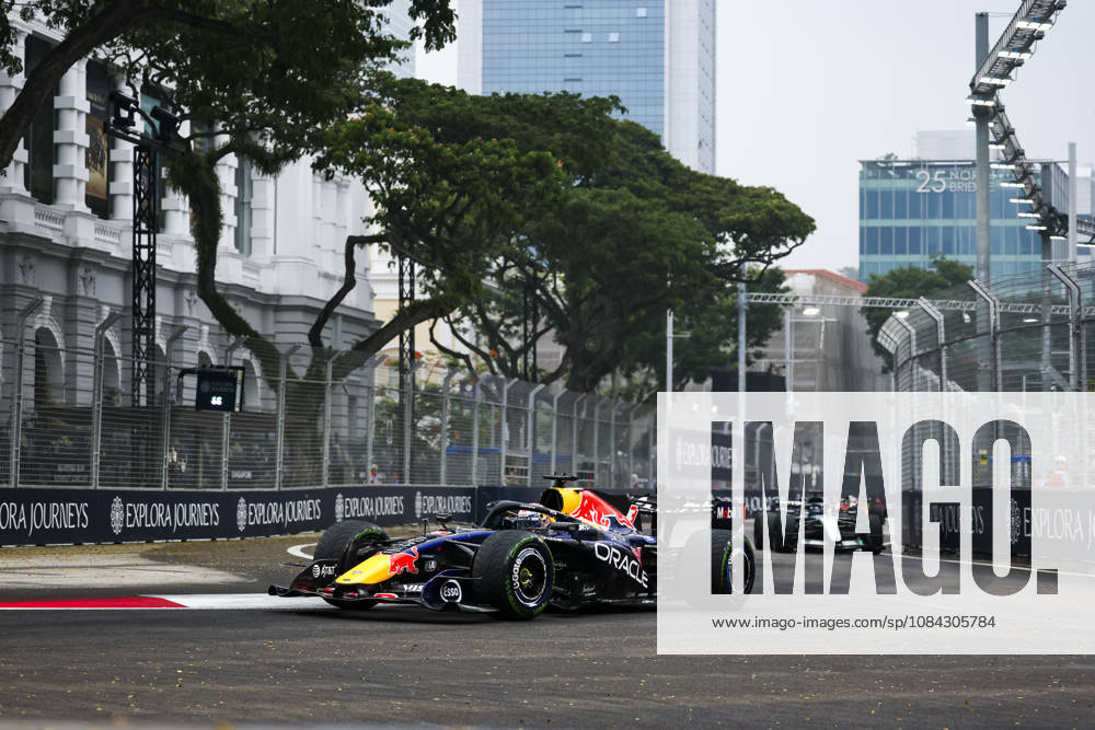 F1 - SINGAPORE GRAND PRIX 2026 03 VERSTAPPEN Max (nld), Red Bull Racing Ford RB22, action, rain, pluie, during the 2026 Formula 1 Singapore Grand Prix, 17th round of the 2026 Formula One World Championship, WM, Weltmeisterschaft from October 9 to 11, 2026 on the Marina Bay Street Circuit, in Singapore, Singapore - SingaporeSingapore