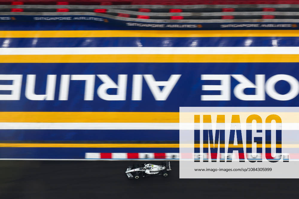 2026 Formula 1 Singapore Grand Prix SINGAPORE - OCT 10: Haas s driver Oliver Bearman competes during the Sprint Session at the Formula One Grand Prix of Singapore, at the Marina Bay Street Circuit in Singapore, on October 10, 2026. Daniel Ceng Anadolu Singapore Singapore. Editorial use only. Please get in touch for any other usage.