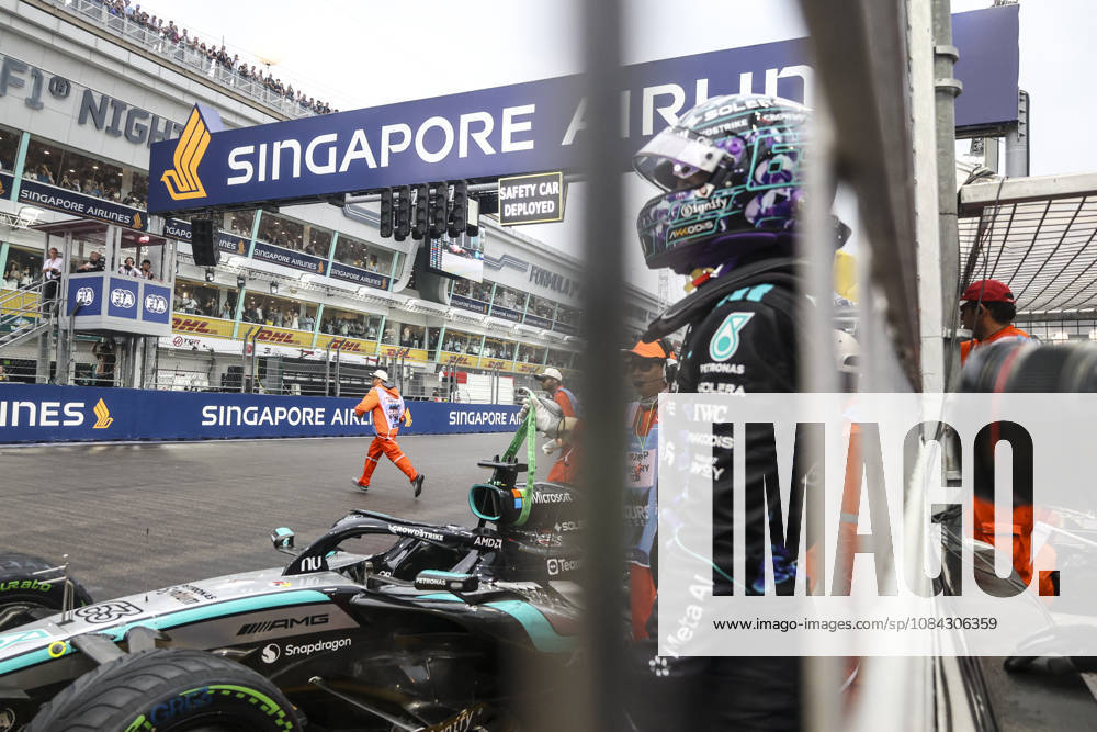 Formula 1 Singapore Airlines Singapore Grand Prix 2026 George Russell (GBR), Mercedes-AMG PETRONAS Formula One Team , W17, Car 63 out of the sprint race during Formula 1 Singapore Airlines Singapore Grand Prix 2026 on October 10., 2026 in Marina Bay Street Circuit, Singapore, Zsombor Toth Singapore Marina Bay Street Circuit Singapore Singapore