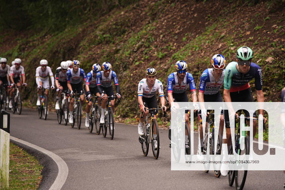 The race , Breakaway on the Val Piana climb, Belgium s Remco Evenepoel of Red Bull - Bora - Hansgrohe (c) during the 120th edition of the Il Lombardia, Tour of Lombardy cycling race, a 239 km one day race from Bergamo to Como on October 10, 2026, Italy.