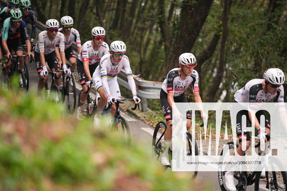 The race , Breakaway on the Val Piana climb, 1USA s Brandon McNulty of UAE Team Emirates XRG (C) during the 120th edition of the Il Lombardia, Tour of Lombardy cycling race, a 239 km one day race from Bergamo to Como on October 10, 2026, Italy.