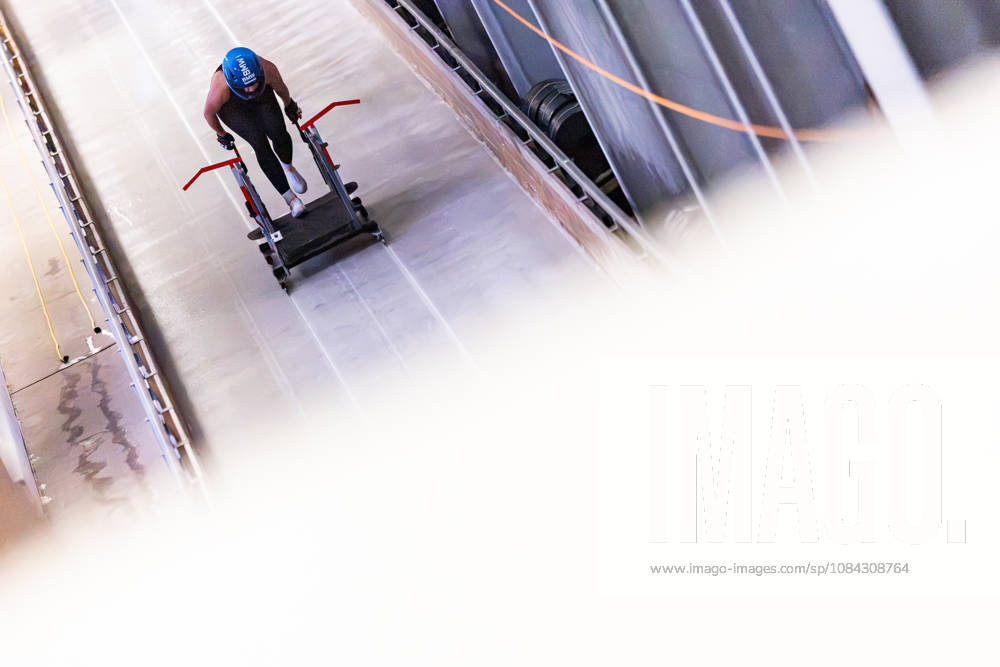 GER, Bobsleigh, Season 26–27, Women, Central Performance Test in Bobsleigh: Push Test. As is tradition, the German bobsleigh pilots and their pushers gathered in Oberhof for a showdown. 98559 Oberhof LOTTO Thuringia EISARENA Oberhof Training Hall Start Facility Thuringia Germany