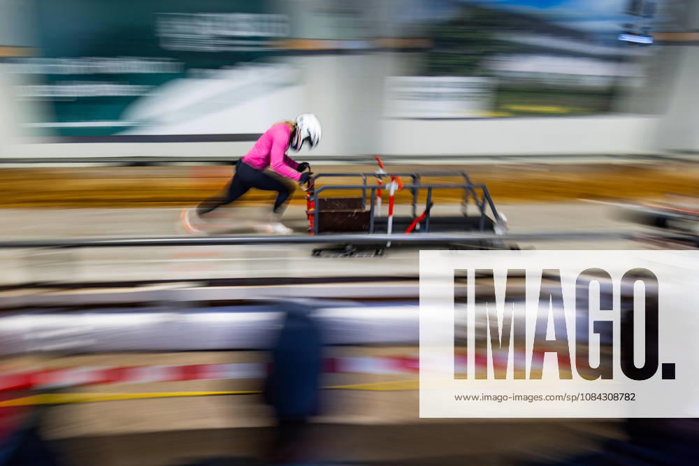 GER, Bobsleigh, Season 26–27, Women, Central Performance Test in Bobsleigh: Push Test. As is tradition, the German bobsleigh pilots and their pushers gathered in Oberhof for a showdown. 98559 Oberhof LOTTO Thuringia EISARENA Oberhof Training Hall Start Facility Thuringia Germany