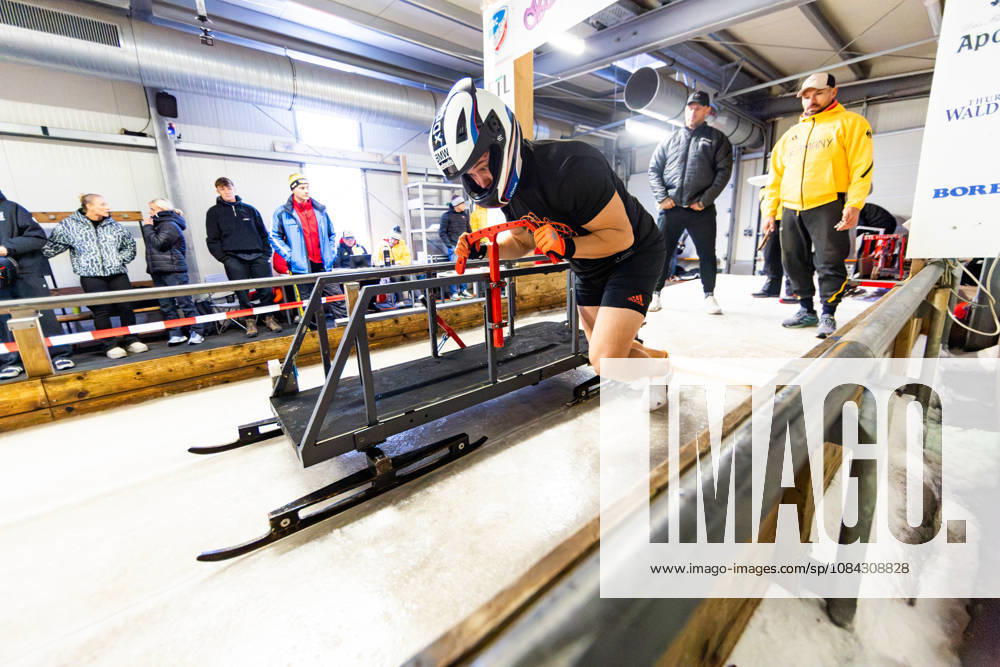 GER, Bobsleigh, Season 26–27, Men, Central Performance Test in Bobsleigh: Push Test. Traditionally, German bobsled pilots and their pushers have gathered in Oberhof for a test of strength. 98559 Oberhof LOTTO Thuringia EISARENA Oberhof Training Hall Start Facility Thuringia Germany