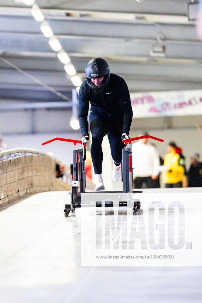 GER, Bobsleigh, Season 26–27, Men, Central Performance Test in Bobsleigh: Push Test. Traditionally, German bobsled pilots and their pushers have gathered in Oberhof for a test of strength. 98559 Oberhof LOTTO Thuringia EISARENA Oberhof Training Hall Start Facility Thuringia Germany