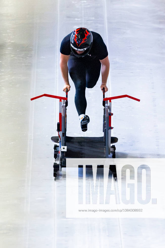 GER, Bobsleigh, Season 26–27, Men, Central Performance Test in Bobsleigh: Push Test. Traditionally, German bobsled pilots and their pushers have gathered in Oberhof for a test of strength. 98559 Oberhof LOTTO Thuringia EISARENA Oberhof Training Hall Start Facility Thuringia Germany