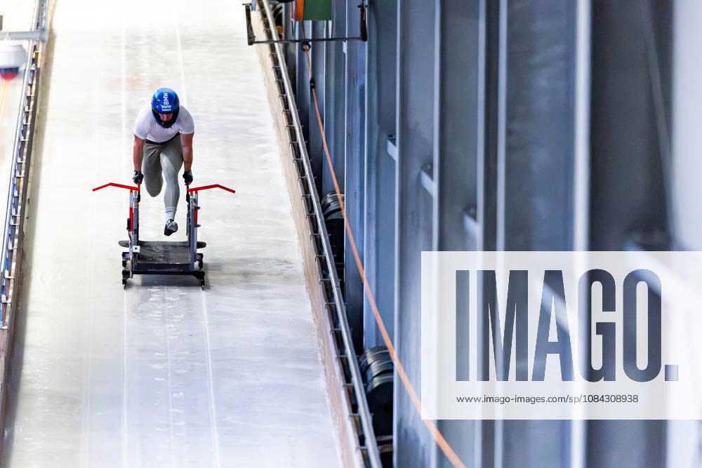 GER, Bobsleigh, Season 26–27, Men, Central Performance Test in Bobsleigh: Push Test. Traditionally, German bobsled pilots and their pushers have gathered in Oberhof for a test of strength. 98559 Oberhof LOTTO Thuringia EISARENA Oberhof Training Hall Start Facility Thuringia Germany