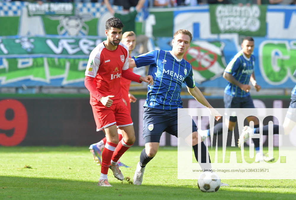 GER, Soccer, Regionalliga West, 2026–2027 Season, Matchday 12, Ohlendorf Stadium in Heidewald, Gütersloh FC vs. SF Siegen 0–5. Jan Lukas Liehr (FC Gütersloh), on the right, against Hamza Saghiri (SF Siegen); action, duel, tackle