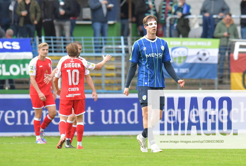 GER, Soccer, Regionalliga West, 2026–2027 Season, Matchday 12, Ohlendorf Stadium in Heidewald, Gütersloh FC vs. SF Siegen 0–5. Jannik Borgmann of FC Gütersloh looks disappointed after the 0–4 loss. Action, single frame, horizontal, facial expressions, gestures, disappointed, disappointment