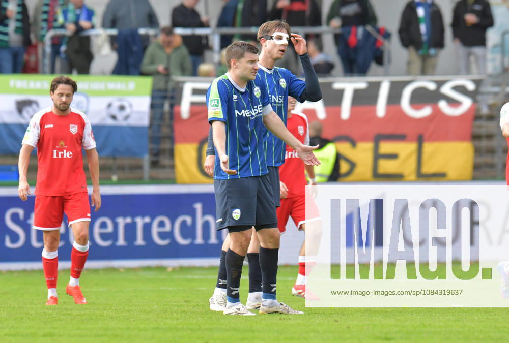 GER, Soccer, Regionalliga West, 2026–2027 Season, Matchday 12, Ohlendorf Stadium in Heidewald, Gütersloh FC vs. SF Siegen 0–5 Björn Rother and Jannik Borgmann (both FC Gütersloh), from left, action, single frame, landscape orientation, facial expressions, gestures, disappointed, disappointment