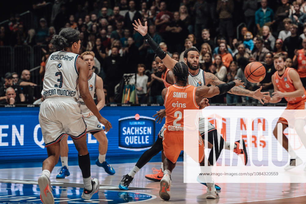 EasyCredit Basketball Bundesliga, Matchday 5, Niners Chemnitz vs. Bayern Munich, October 10, 2026, starting at 4:00 p.m., Chemnitz, Chemnitz Arena. Pictured: MarJon Beauchamp, 02 Stefan Smith easyCredit Basketball Bundesliga, Matchday 5, Niners Chemnitz vs. Bayern Munich, Chemnitz, Saxony, Germany