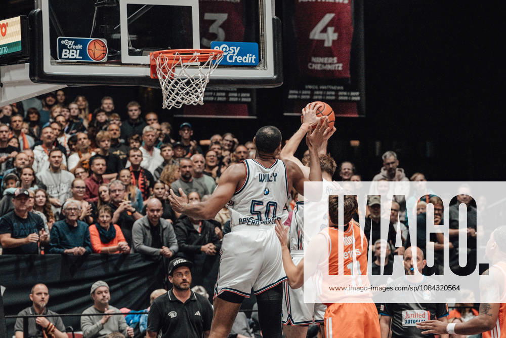 EasyCredit Basketball Bundesliga, Matchday 5, Niners Chemnitz vs. Bayern Munich, October 10, 2026, starting at 4:00 p.m., Chemnitz, Chemnitz Arena. Pictured: No. 50 Austin Wiley, No. 11 Elias Rödl, 22 Nighaeal Ceaser easyCredit Basketball Bundesliga, Matchday 5, Niners Chemnitz vs. Bayern Munich, Chemnitz, Saxony, Germany