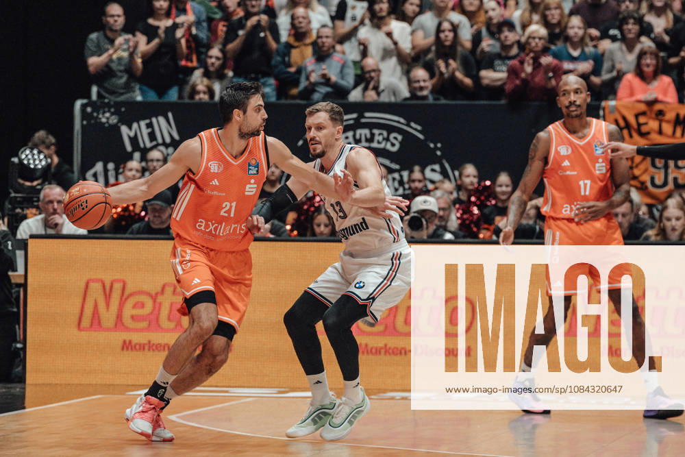 EasyCredit Basketball Bundesliga, Matchday 5, Niners Chemnitz vs. Bayern Munich, October 10, 2026, starting at 4:00 p.m., Chemnitz, Chemnitz Arena. Pictured: 21 Mateo Seric, 13 Luca Kellig. easyCredit Basketball Bundesliga, Matchday 5, Niners Chemnitz vs. Bayern Munich, Chemnitz, Saxony, Germany
