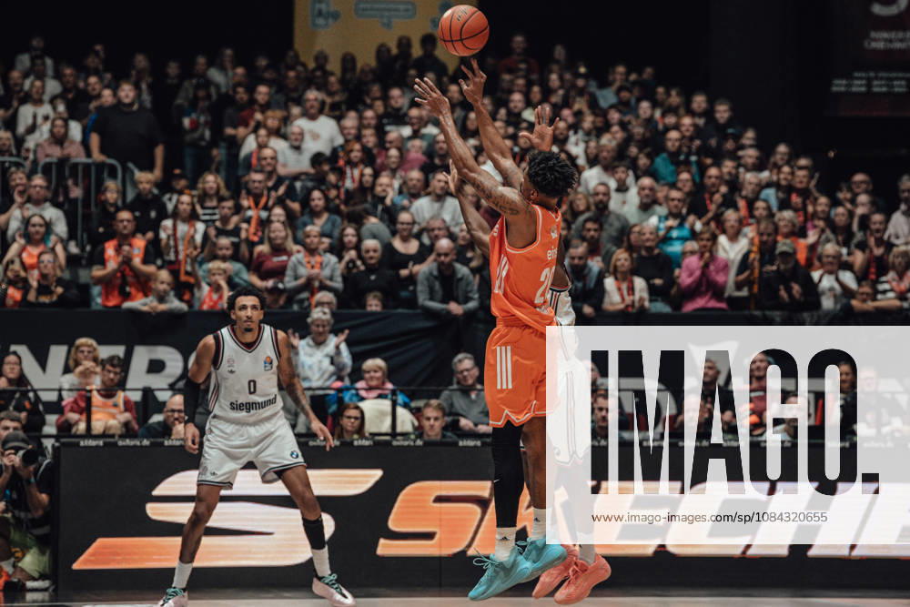 EasyCredit Basketball Bundesliga, Matchday 5, Niners Chemnitz vs. Bayern Munich, October 10, 2026, starting at 4:00 p.m., Chemnitz, Chemnitz Arena. Pictured: 20 Urald King, 00 Miles Norris easyCredit Basketball Bundesliga, Matchday 5, Niners Chemnitz vs. Bayern Munich, Chemnitz, Saxony, Germany