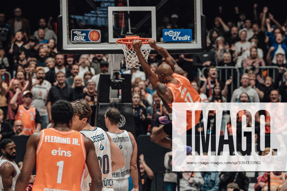 EasyCredit Basketball Bundesliga, Matchday 5, Niners Chemnitz vs. Bayern Munich, October 10, 2026, starting at 4:00 p.m., Chemnitz, Chemnitz Arena. In the photo: Darion Atkins (No. 17) dunking. easyCredit Basketball Bundesliga, Matchday 5, Niners Chemnitz vs. Bayern Munich, Chemnitz, Saxony, Germany