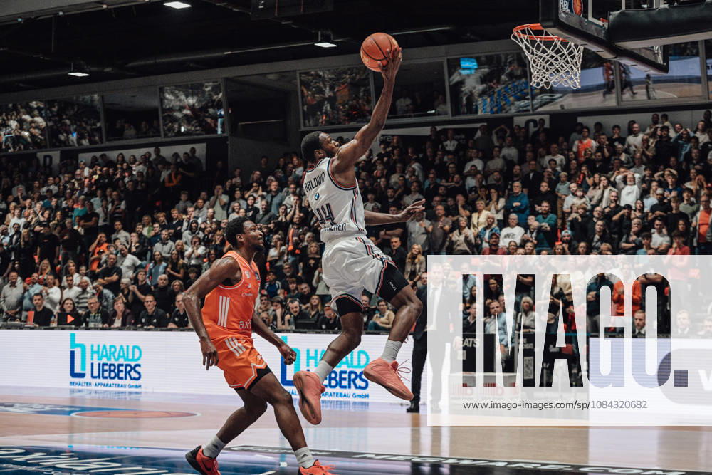 EasyCredit Basketball Bundesliga, Matchday 5, Niners Chemnitz vs. Bayern Munich, October 10, 2026, starting at 4:00 p.m., Chemnitz, Chemnitz Arena. In the photo: No. 44 Kamar Baldwin dunking. easyCredit Basketball Bundesliga, Matchday 5, Niners Chemnitz vs. Bayern Munich, Chemnitz, Saxony, Germany