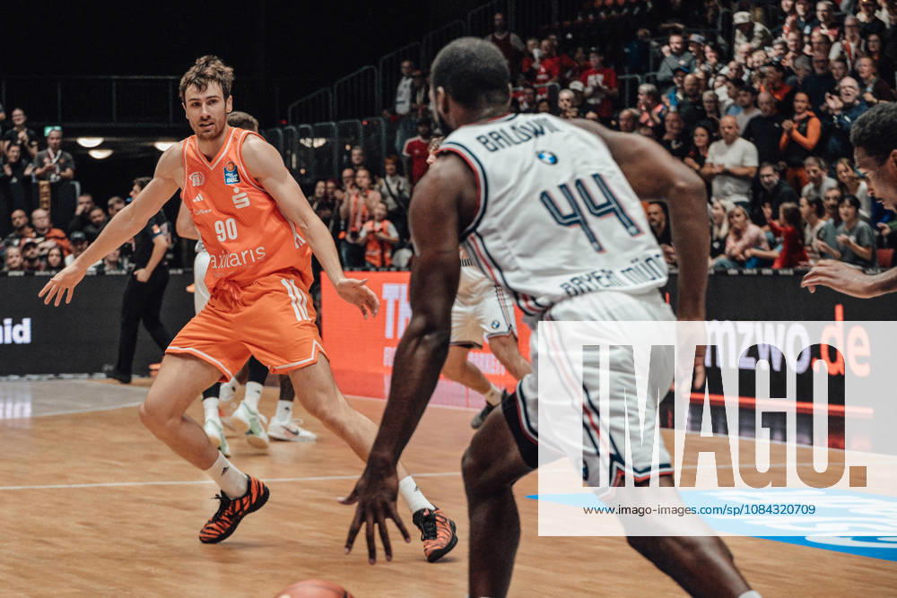 EasyCredit Basketball Bundesliga, Matchday 5, Niners Chemnitz vs. Bayern Munich, October 10, 2026, starting at 4:00 p.m., Chemnitz, Chemnitz Arena. Pictured: Jannis von Seckendorf, age 90, 44 Kamar Baldwin easyCredit Basketball Bundesliga, Matchday 5, Niners Chemnitz vs. Bayern Munich, Chemnitz, Saxony, Germany