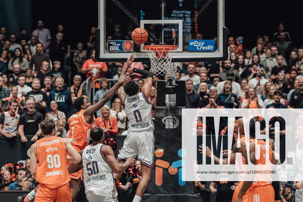 EasyCredit Basketball Bundesliga, Matchday 5, Niners Chemnitz vs. Bayern Munich, October 10, 2026, starting at 4:00 p.m., Chemnitz, Chemnitz Arena. Pictured: No. 90 Jannis von Seckendorf, No. 50 Austin Wiley, 00 Miles Norris easyCredit Basketball Bundesliga, Matchday 5, Niners Chemnitz vs. Bayern Munich, Chemnitz, Saxony, Germany