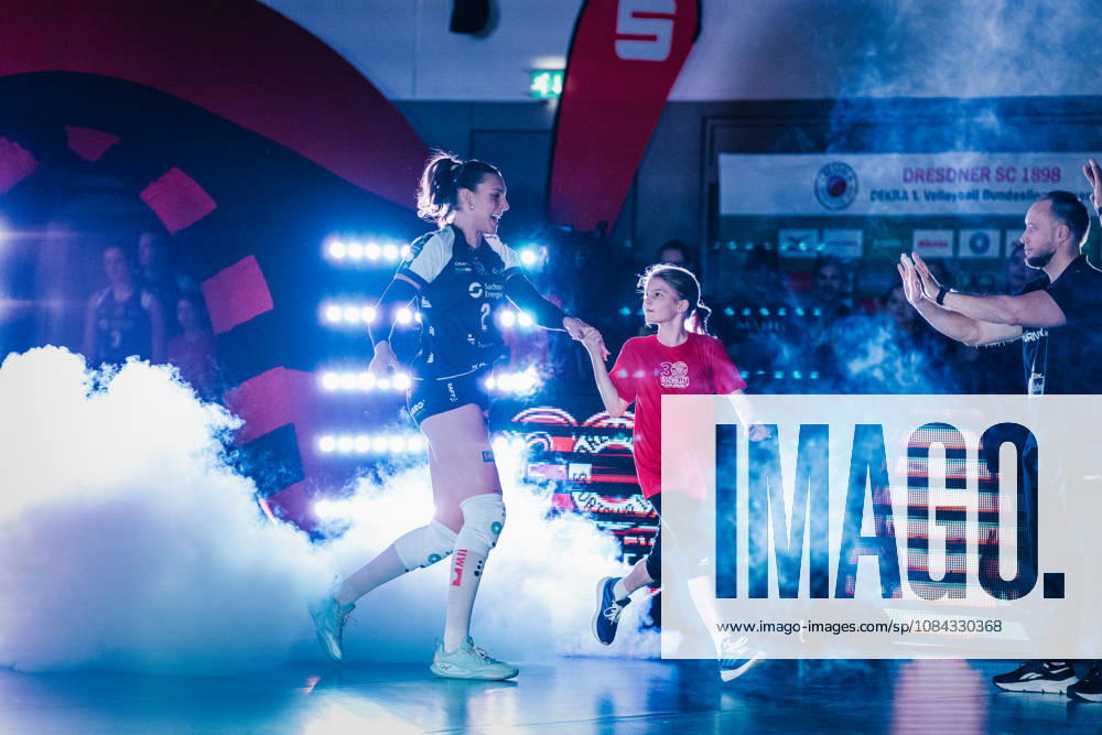 Pictured: Players entering the court for Raeven Chase 2 vs. Dresdner SC, October 10, 2026; Dresdner SC vs. Allianz MTV Stuttgart; DEKRA 1 Bundesliga Women; Volleyball; Germany; Dresden; Cyberport Arena