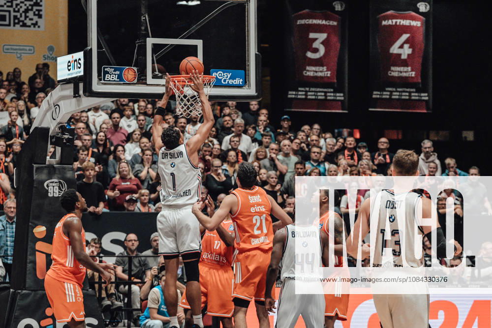 EasyCredit Basketball Bundesliga, Matchday 5, Niners Chemnitz vs. Bayern Munich, October 10, 2026, starting at 4:00 p.m., Chemnitz, Chemnitz Arena. In Photo 01: Oscar da Silva, 21, Mateo Seric, 44 Kamar Baldwin easyCredit Basketball Bundesliga, Matchday 5, Niners Chemnitz vs. Bayern Munich, Chemnitz, Saxony, Germany