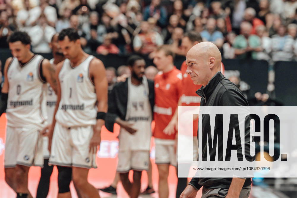 EasyCredit Basketball Bundesliga, Matchday 5, Niners Chemnitz vs. Bayern Munich, October 10, 2026, starting at 4:00 p.m., Chemnitz, Chemnitz Arena. Pictured: Head Coach Rodrigo Pastore. easyCredit Basketball Bundesliga, Matchday 5, Niners Chemnitz vs. Bayern Munich, Chemnitz, Saxony, Germany