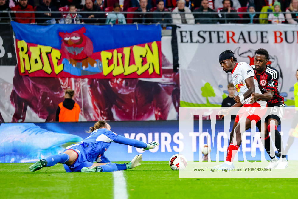 Maarten Vandevoordt (RB Leipzig, 26) saves a shot by Noel Aseko (Eintracht Frankfurt, 15); Castello Lukeba (RB Leipzig, 23) blocks the shot; GER; RB Leipzig vs. Eintracht Frankfurt; Soccer; Bundesliga 1 Men; Matchday 5, 2026–2027 season, October 10, 2026 DFL regulations prohibit any use of photographs as image sequences and or quasi-video GER, RB Leipzig vs. Eintracht Frankfurt, Soccer, 1st Bundesliga Men, Matchday 5, 2026–2027 season, October 10, 2026 Leipzig