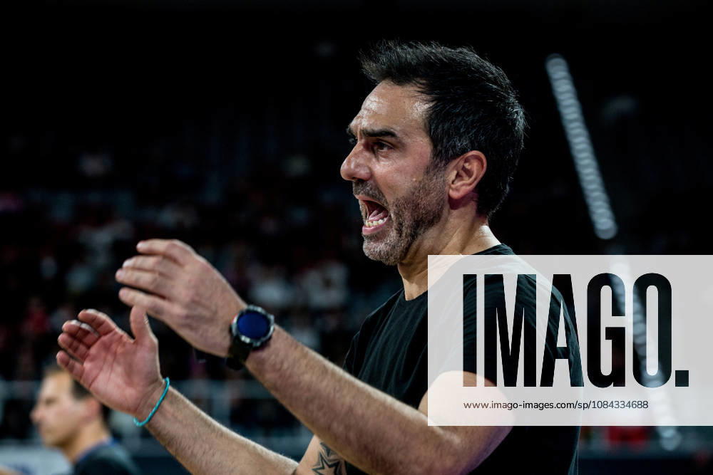 Bamberg, Germany, October 10, 2026; easyCredit BBL 2026–2027, Matchday 5; BMA365 Bamberg Baskets vs. Syntainics MBC; Pictured: Bamberg coach Jesus Ramirez gesturing on the court at the Brose Arena in Bavaria