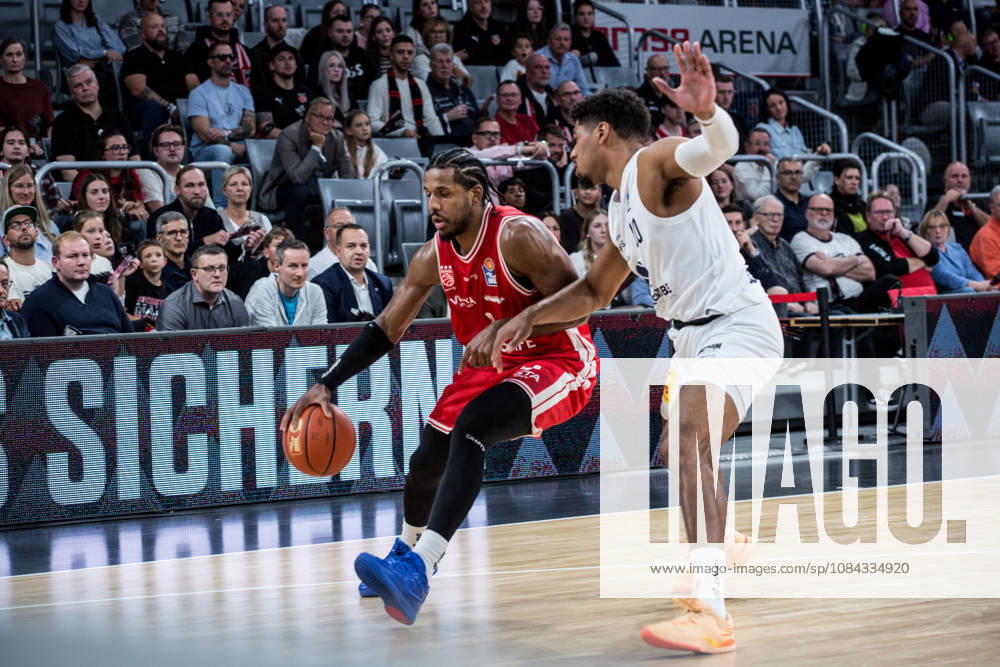 Bamberg, Germany, October 10, 2026; easyCredit BBL 2026–2027, Game Day 5; BMA365 Bamberg Baskets vs. Syntainics MBC; Pictured, from left: Jordan Wright (Bamberg) and Kostja Mushidi (MBC Weißenfels); Brose Arena, Bavaria