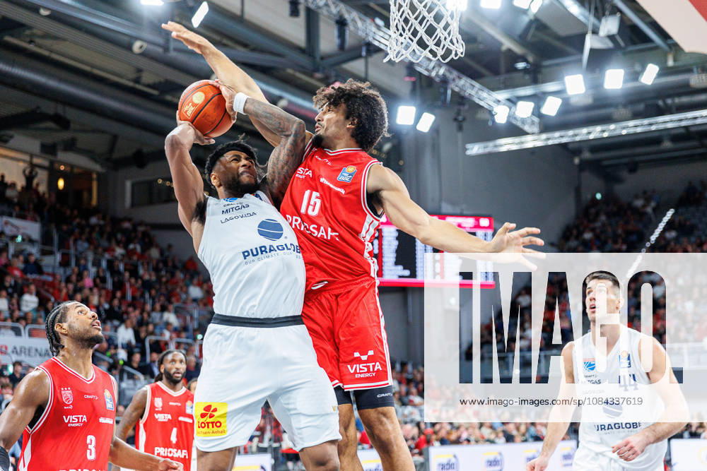 Anthony Gaines, Syntainics MBC, 11; Brendan Terry, BMA365 Bamberg Baskets, 15; BMA365 Bamberg Baskets vs. Syntainics MBC, Basketball, easyCredit BBL, Matchday 5, October 10, 2026 BMA365 Bamberg Baskets vs. Syntainics MBC, Basketball, easyCredit BBL, Matchday 5, October 10, 2026 Bamberg