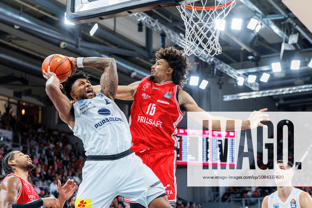 Anthony Gaines, Syntainics MBC, 11; Brendan Terry, BMA365 Bamberg Baskets, 15; BMA365 Bamberg Baskets vs. Syntainics MBC, Basketball, easyCredit BBL, Matchday 5, October 10, 2026 BMA365 Bamberg Baskets vs. Syntainics MBC, Basketball, easyCredit BBL, Matchday 5, October 10, 2026 Bamberg