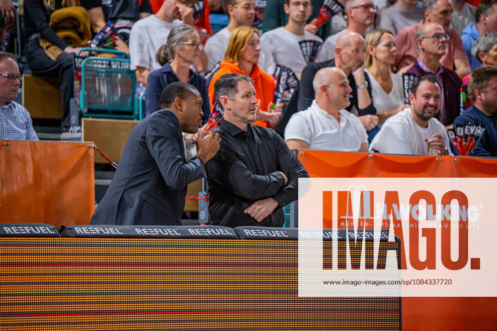 1 Basketball Bundesliga, easyCredit BBL, 2026–2027 Season, Men s Division, Regular Season, Matchday 5, October 10, 2026, RASTA Vechta vs. ratiopharm Ulm; Ty Harrelson, Head Coach of ratiopharm Ulm, in conversation with Tyron McCoy, Assistant Coach of ratiopharm Ulm; Vechta, RASTA Dome, Lower Saxony, Germany