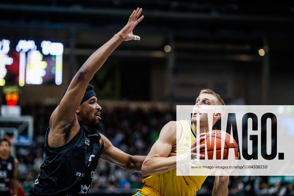 Justin Simon of the Gladiators Trier goes head-to-head with Sam Griesel of Alba Berlin, Action Shot: Vet Concept Gladiators Trier vs. Alba Berlin, Basketball, easyCredit BBL, Matchday 5, 2026–2027 Season, October 10, 2026, Vet Concept Gladiators Trier vs. Alba Berlin, Basketball, easyCredit BBL, Matchday 5, 2026–2027 Season