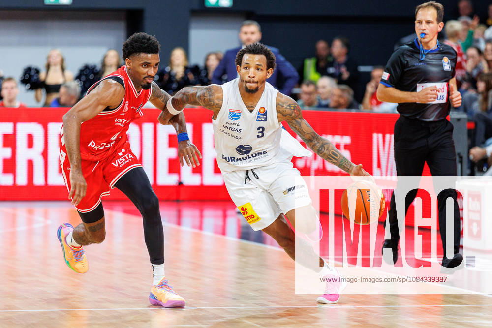 Mylik Wilson, BMA365 Bamberg Baskets, 10; DeLonnie Hunt, Syntainics MBC, 03; BMA365 Bamberg Baskets vs. Syntainics MBC, Basketball, easyCredit BBL, Matchday 5, October 10, 2026 BMA365 Bamberg Baskets vs. Syntainics MBC, Basketball, easyCredit BBL, Matchday 5, October 10, 2026 Bamberg