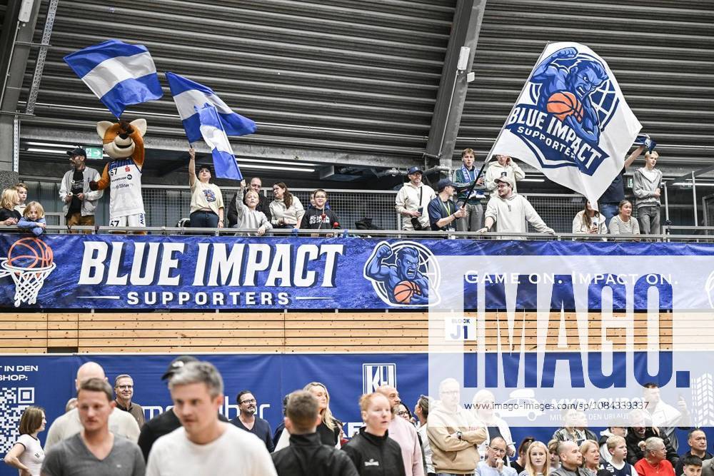 Basketball 2nd Bundesliga ProA VfL Sparkassen Stars Bochum vs. BG Göttingen ** FOR ** **VfL Sparkassen Stars Bochum, in blue and white, will play against BG Göttingen, in purple, on Saturday, October 10, 2026, in the Basketball 2 Bundesliga ProA at the Rundsporthalle in Bochum, Germany (North Rhine-Westphalia), Bochum. Copyright VladimirxWegener