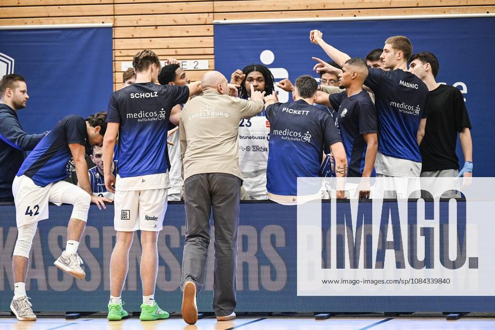 Basketball 2nd Bundesliga ProA VfL Sparkassen Stars Bochum vs. BG Göttingen ** FOR ** **VfL Sparkassen Stars Bochum, in blue and white, will play against BG Göttingen, in purple, on Saturday, October 10, 2026, in the Basketball 2 Bundesliga ProA at the Rundsporthalle in Bochum, Germany (North Rhine-Westphalia), Bochum. Copyright VladimirxWegener