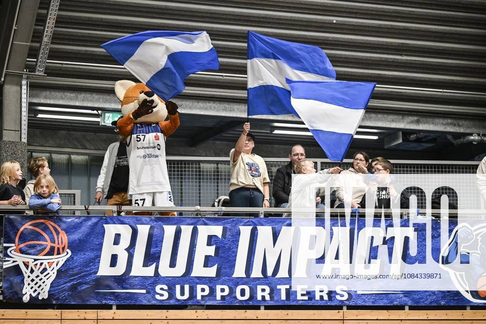 Basketball 2nd Bundesliga ProA VfL Sparkassen Stars Bochum vs. BG Göttingen ** FOR ** **VfL Sparkassen Stars Bochum, in blue and white, will play against BG Göttingen, in purple, on Saturday, October 10, 2026, in the Basketball 2 Bundesliga ProA at the Rundsporthalle in Bochum, Germany (North Rhine-Westphalia), Bochum. Copyright VladimirxWegener