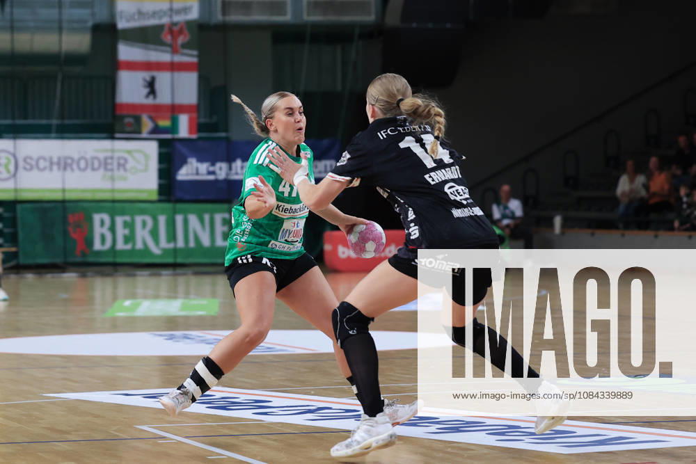 Reinickendorfer Füchse Women vs. SG Nürtingen Zizishausen, Matchday 5, 2nd Bundesliga, HBF, Handball, Sömmeringhalle, Anouk Nieuwenweg (Reinickendorfer Füchse Women, 47) faces off against Nora Erhardt (SG Nürtingen, 14), Berlin, Berlin, Germany