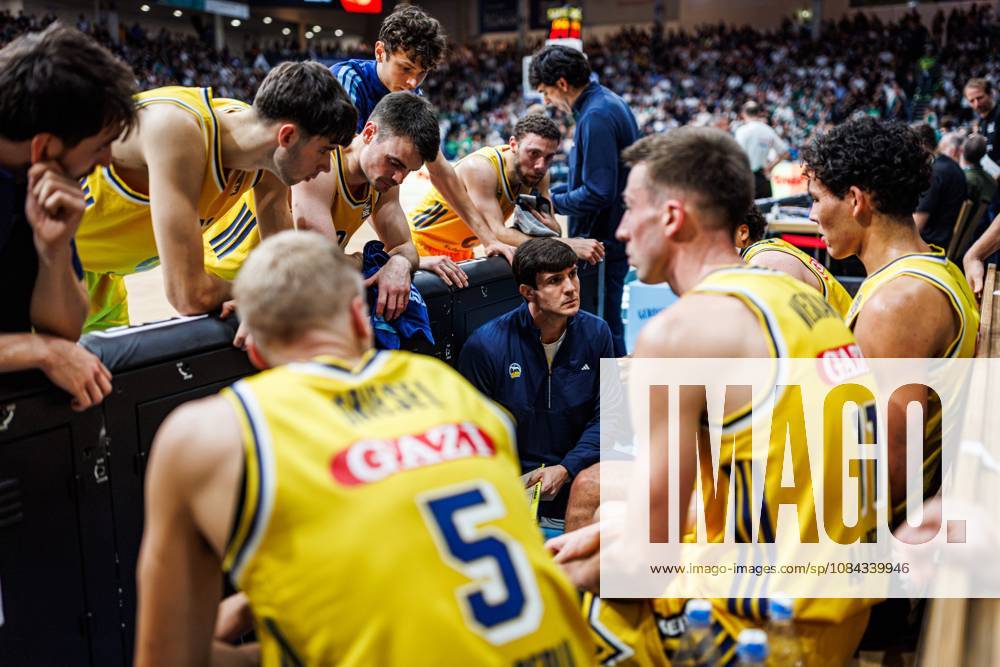 Pedro Calles, head coach of Alba Berlin, with his team during a timeout; emotions, gestures, body language, facial expressions; Vet Concept Gladiators Trier vs. Alba Berlin, basketball, easyCredit BBL, Matchday 5, 2026–2027 season, October 10, 2026, Vet Concept Gladiators Trier vs. Alba Berlin, basketball, easyCredit BBL, Matchday 5, 2026–2027 season