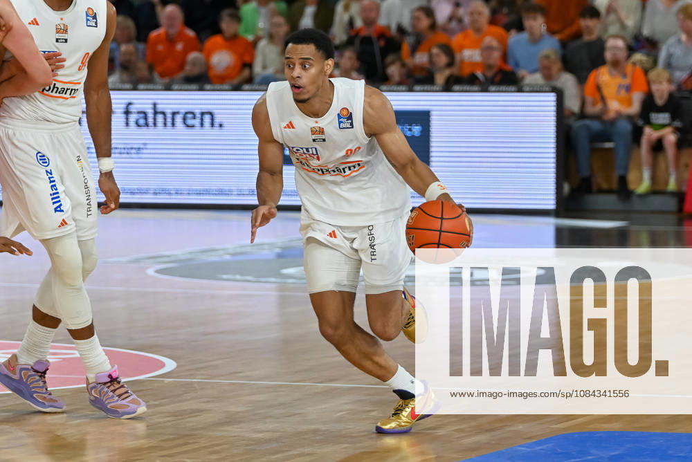 Jaylen Sims, ratiopharm Ulm, 30 on the ball: RASTA Vechta vs. ratiopharm Ulm, easyCredit Basketball Bundesliga, Matchday 5, 2026–2027 season, October 10, 2026, RASTA Vechta vs. ratiopharm Ulm, easyCredit Basketball Bundesliga, Matchday 5, 2026–2027 Season, October 10, 2026, Vechta