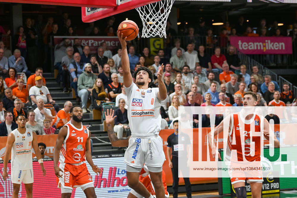 Adam Atamna of ratiopharm Ulm scores a basket. RASTA Vechta vs. ratiopharm Ulm, easyCredit Basketball Bundesliga, Matchday 5, 2026–2027 season, October 10, 2026, RASTA Vechta vs. ratiopharm Ulm, easyCredit Basketball Bundesliga, Matchday 5, 2026–2027 season, October 10, 2026, Vechta