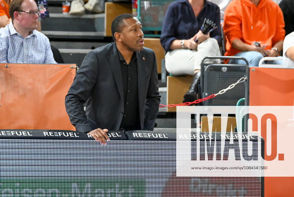 Tyron McCoy, ratiopharm Ulm, Assistant Coach; RASTA Vechta vs. ratiopharm Ulm, easyCredit Basketball Bundesliga, Matchday 5, 2026–2027 Season, October 10, 2026, RASTA Vechta vs. ratiopharm Ulm, easyCredit Basketball Bundesliga, Matchday 5, 2026–2027 season, October 10, 2026, Vechta